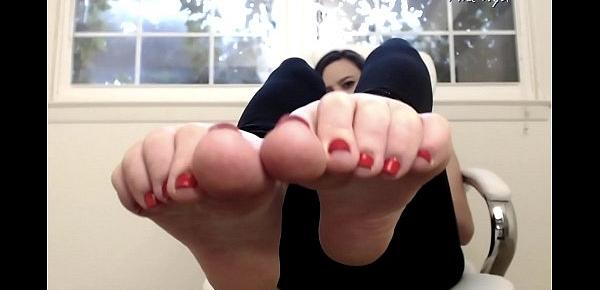  Orgasm feet - squirting in leggings in front of my windows Mia Nyx